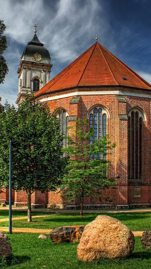Detektive ermitteln nahe St. Marien in Fürstenwalde.