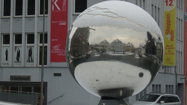 Detektiv observiert rund um den Ball in Herford.