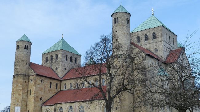 Detektei observiert rund um die St. Michaelis Kirche in Hildesheim.