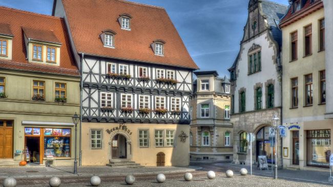 Detektiv recherchiert im Brauhaus in Köthen.