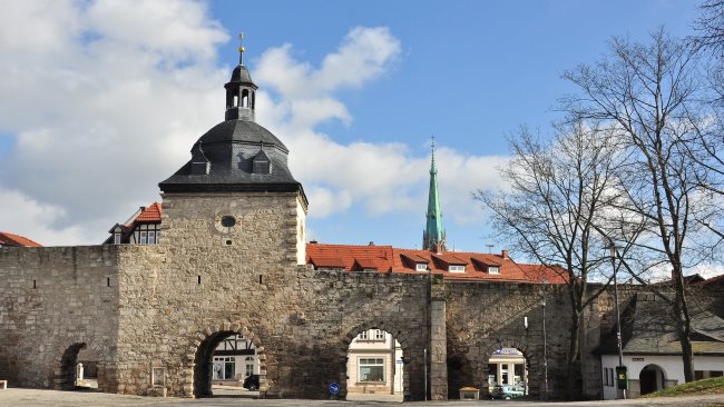 Detektiv observiert rund um das Frauentor in Mühlhausen.