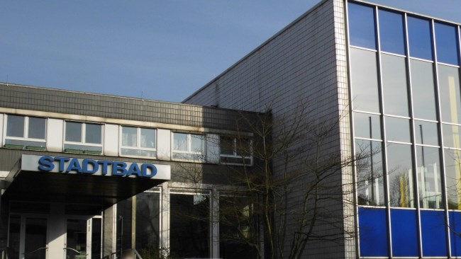 Detektive ermitteln am Hallenbad Löhrtor in Siegen.