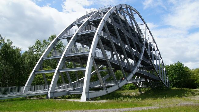 Detektei observiert rund um den Bitterfelder Bogen.