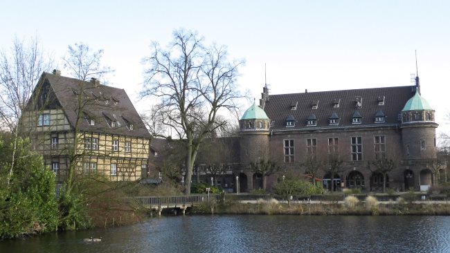 Privatdetektive ermitteln am Wasserschloss Wittringen in Gladbeck.