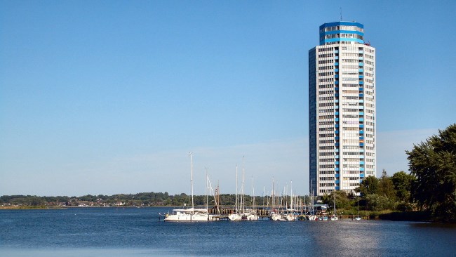 Detektive ermitteln am Wikingturm in Schleswig.