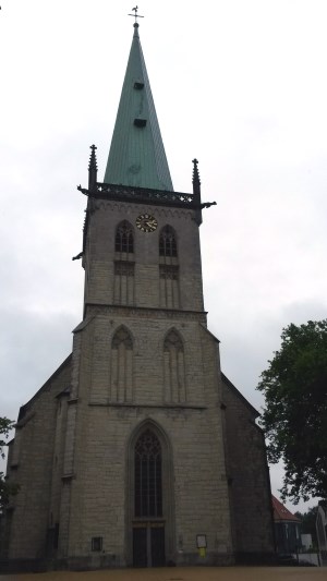 Privatdetektive ermitteln in der Umgebung der Stadtkirche in Unna.