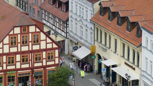 Detektive ermitteln in Waren.