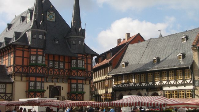 Detektei observiert am Marktplatz von Wernigerode.