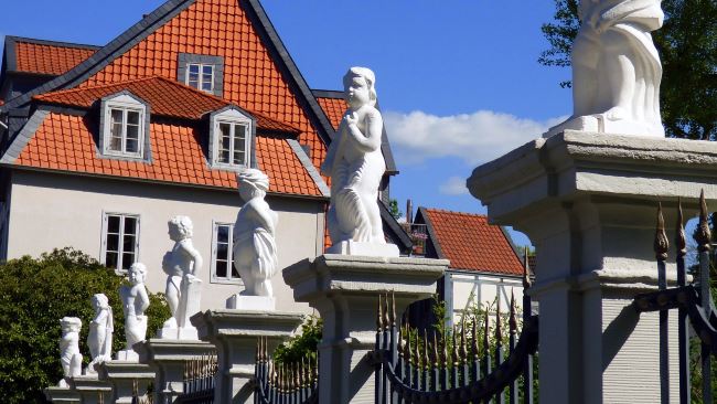 Privatdetektiv observiert rund um das Kleine Schloss in Wolfenbüttel.