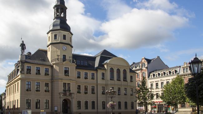 Detektive observieren am Einsatzort Crimmitschau.