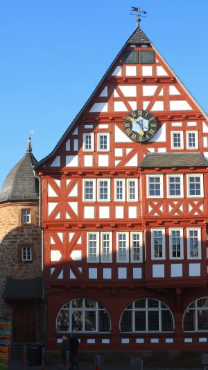 Detektive observieren am Einsatzort Kirchhain.