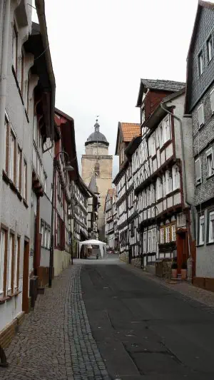 Detektive observieren am Einsatzort Alsfeld.