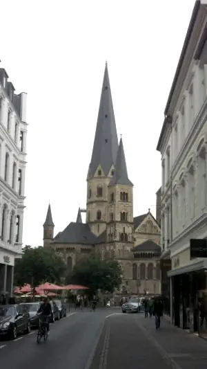 ConDetect Detektive am Einsatzort Bonn. Die Detektei ConDetect observiert am Bonner Münster.