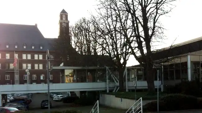 Detektive ermitteln am Saalbau am Einsatzort Bottrop.