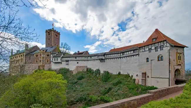 Detektiv recherchiert rund um die Wartburg in Eisenach.