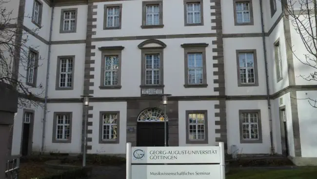 Privatdetektive ermitteln an der Georg-August-Universität in Göttingen.