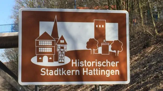 Detektiv ermittelt im historischer Stadtkern von Hattingen.