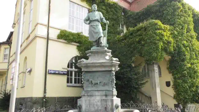 Detektei ConDetect ermittelt am Einsatzort Lüdenscheid. Detektive observieren am Selvebrunnen in Lüdenscheid.
