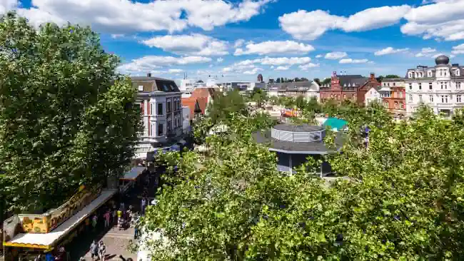 Detektive ermitteln am Großflecken in Neumünster. Privatdetektive observieren am Einsatzort Neumünster.