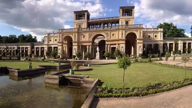 ConDetect Detektive Ihr zuverlässiger Partner für Potsdam. Detektiv recherchiert rund um die Orangerie in Potsdam.