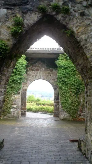 Detektiv observiert auf Schloss Arnsberg.