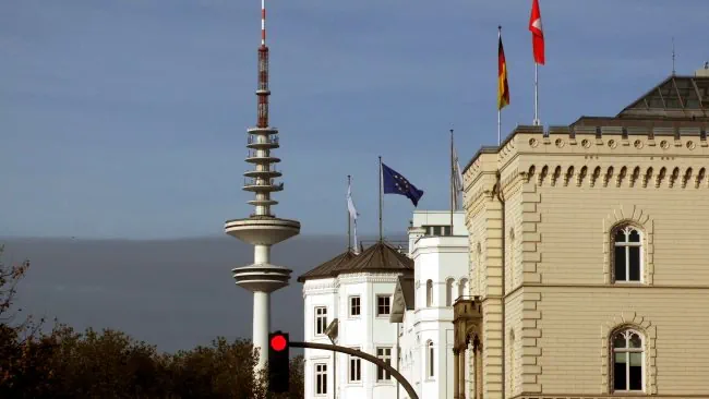 Detektive beobachten in Hamburg.