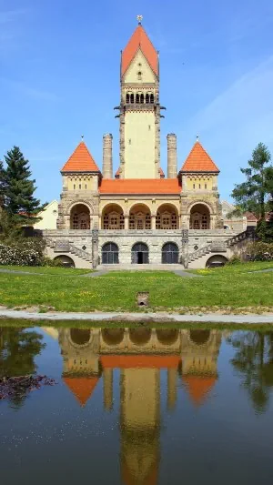 Detektive observieren am Leipziger Krematorium.