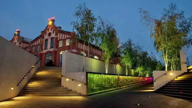 Privatdetektiv observiert am Bahnhof von Lingen.
