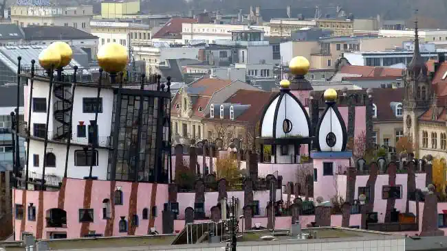 Privatdetektive ermitteln rund um die Grüne Zitadelle in Magdeburg.