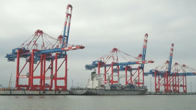 Privatdetektiv observiert am Jade Weser Port in Wilhelmshaven.