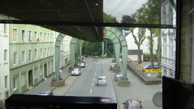 ConDetect Detektive observieren in Wuppertal. Die Detektei ConDetect observiert in Wuppertal auch in der Schwebebahn.